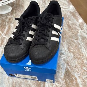 Adidas Black and White Sneakers SAMBA 10.5 EUC black Sole originals Authentic